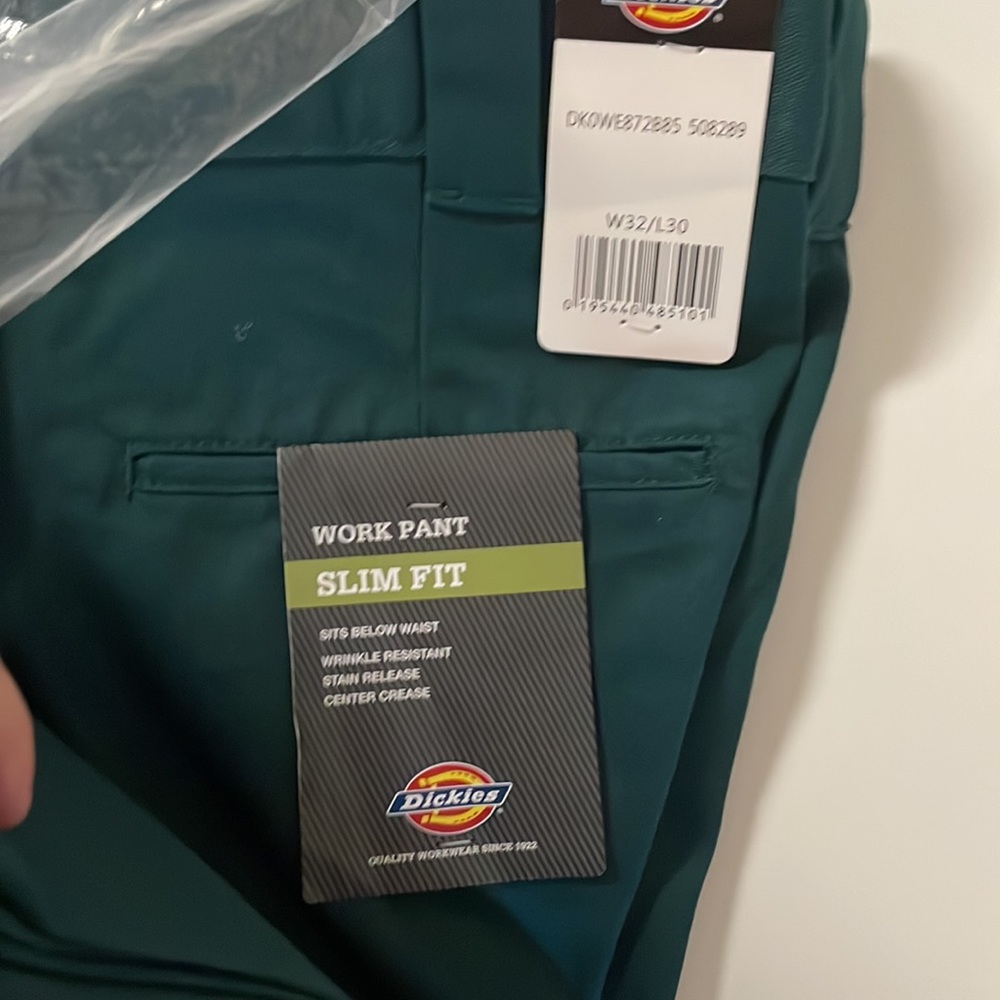 Dickies 872 Slim Fit Work Chino Pant (8392084-1)
Ponderosa Pine - 30W x 32L